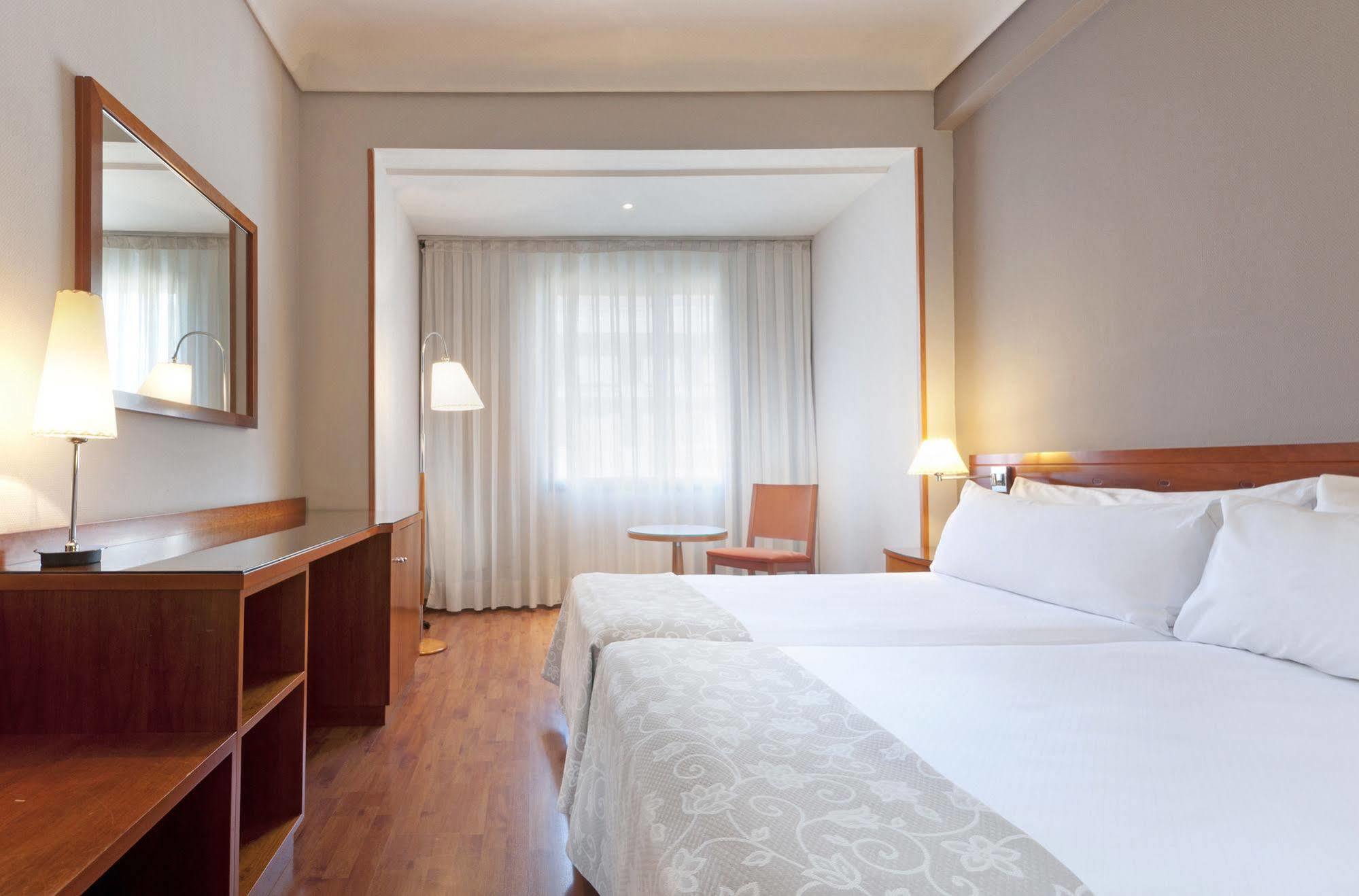 Hotel Madrid Centro, Affiliated By Melia Eksteriør billede
